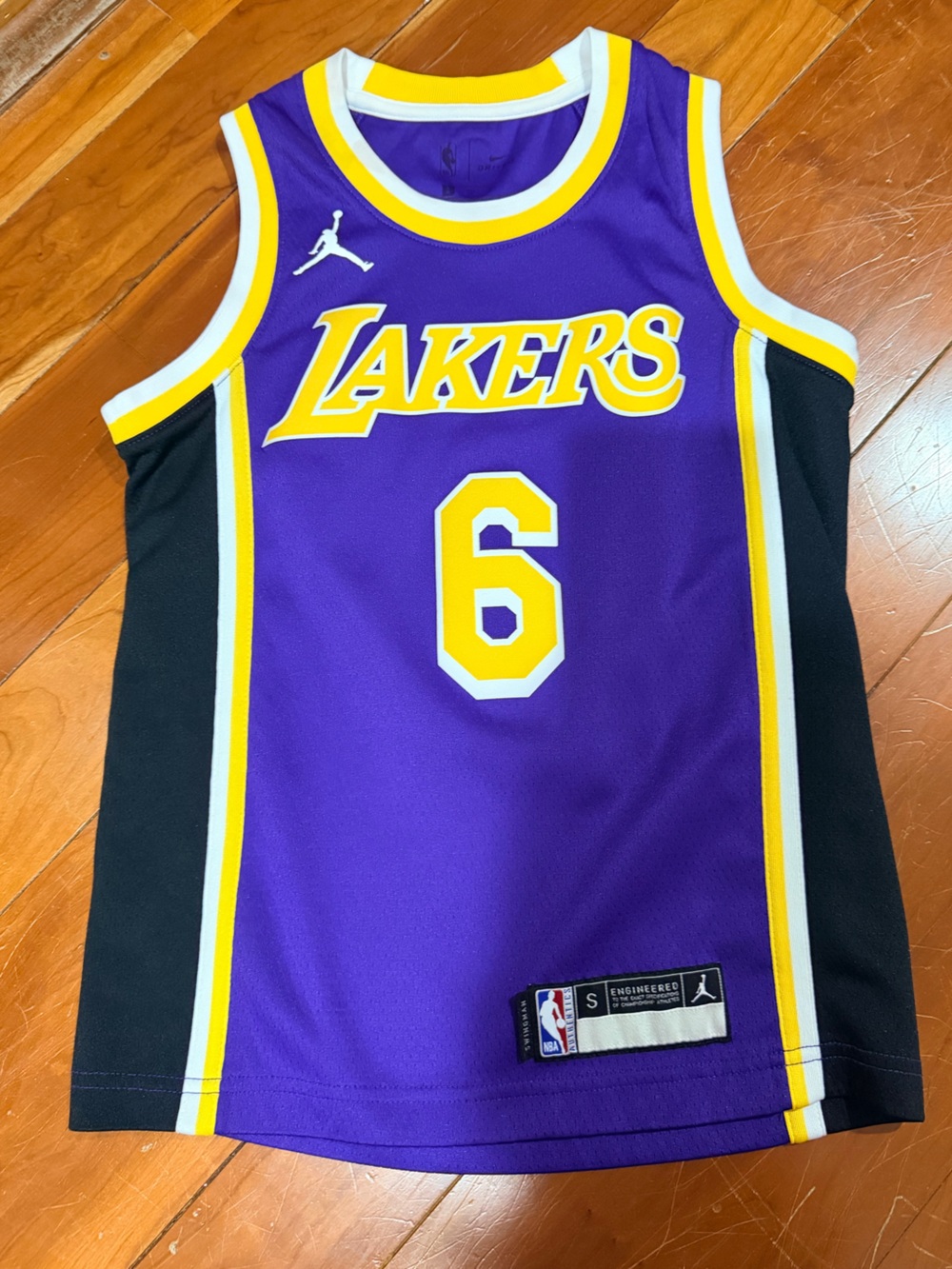 Nike Purple, Yellow and White Basketball Jersey Collar Detail
